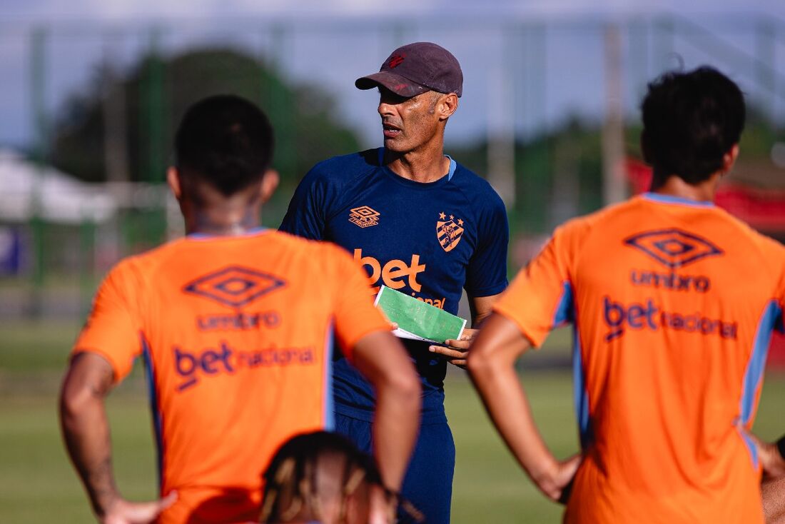 César Lucena vai comandar o Sport diante do Cruzeiro