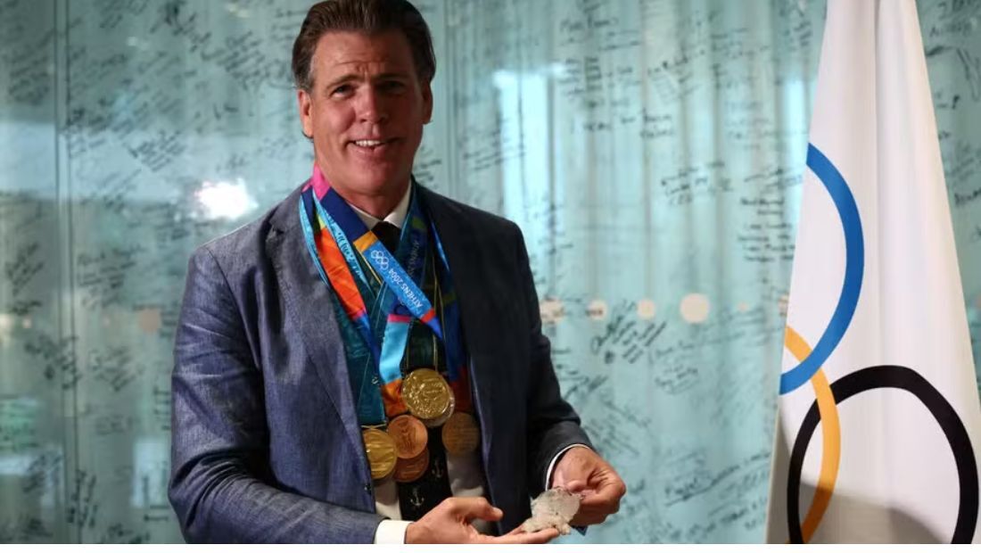 Gary Hall Jr. recebe réplicas das 10 medalhas que perdeu no incêndio de Los Angeles