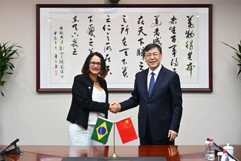 Ministra Luciana Santos inicia missão oficial na China 