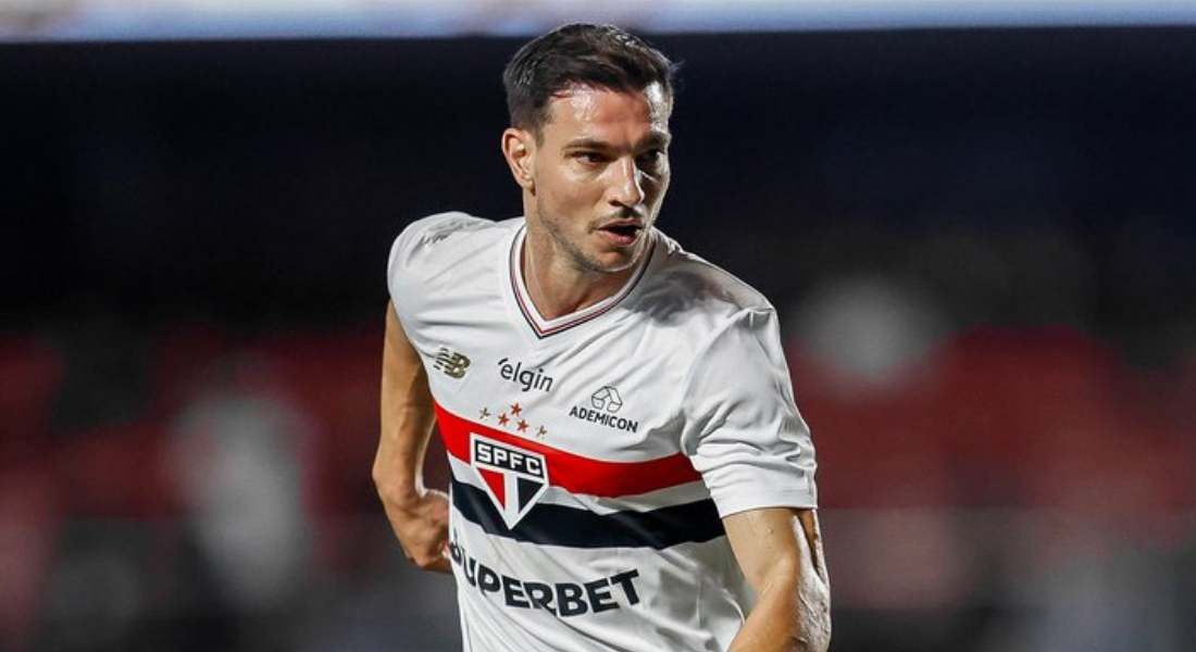 O lateral-direito Cédric, do São Paulo