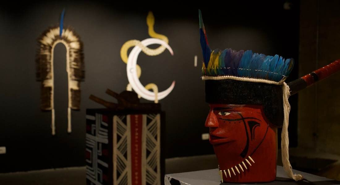 Exposição conecta objetos artesanais e recursos tecnológicos