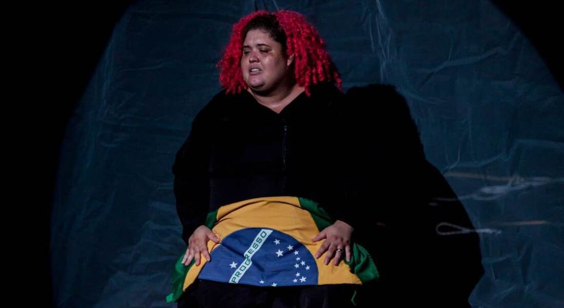 Peça "Retratos de chumbo"