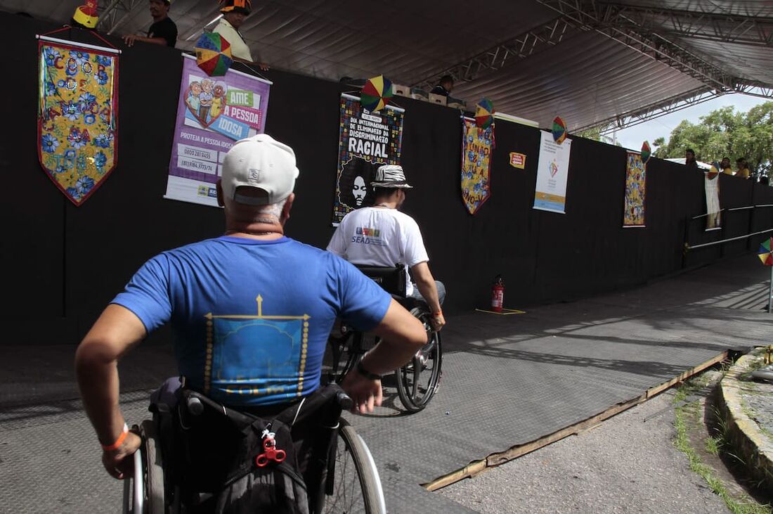 O Brasil tem 7,3% da população com algum tipo de deficiência, totalizando 14,4 milhões de pessoas.