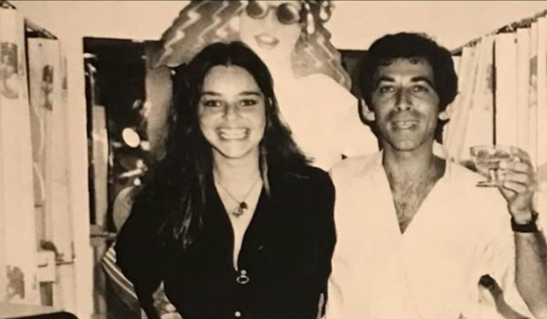 Em foto antiga, Agela Ro Ro e o produtor musical Paulinho Lima