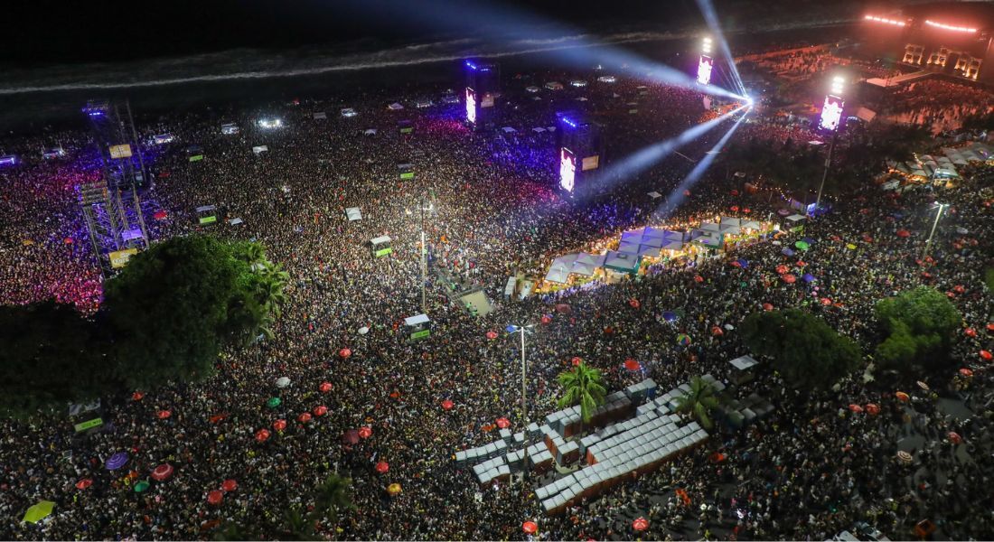 Jornais e perfis estrangeiros destacam gigantismo de show de Lady Gaga em Copacabana - Folha PE