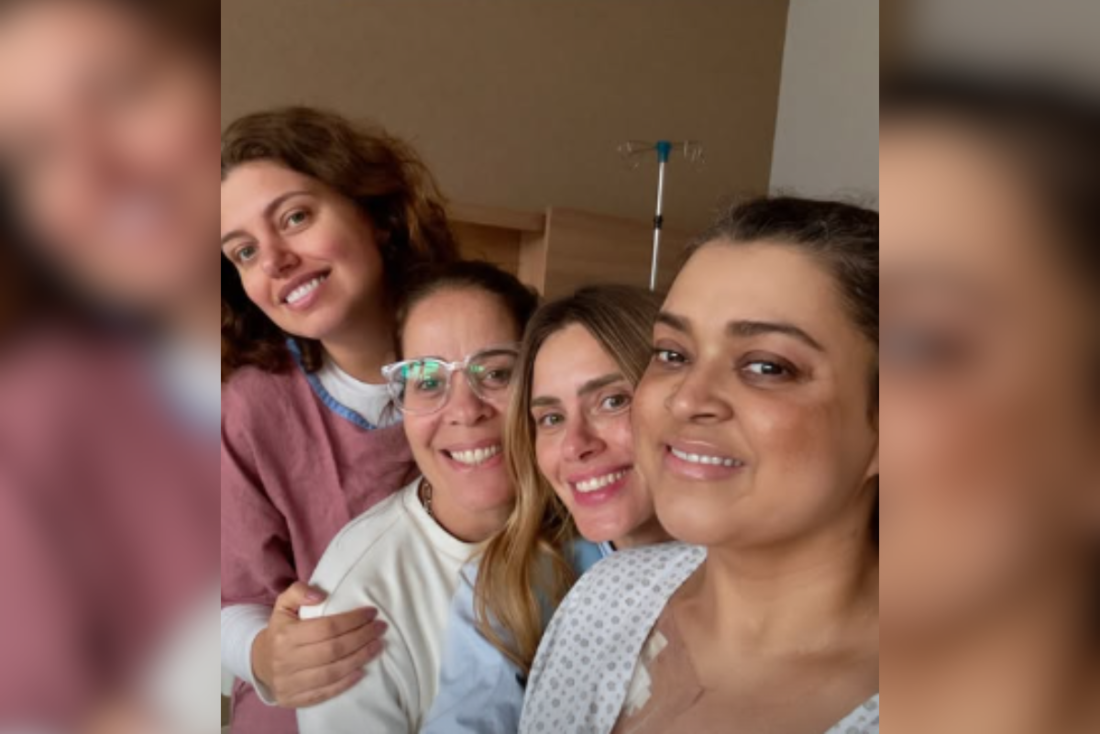 Preta Gil ao lado de Carolina Dieckmann e amigas no hospital
