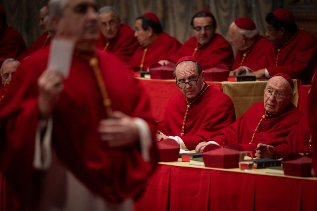 Cena do filme 'Conclave' (2024)