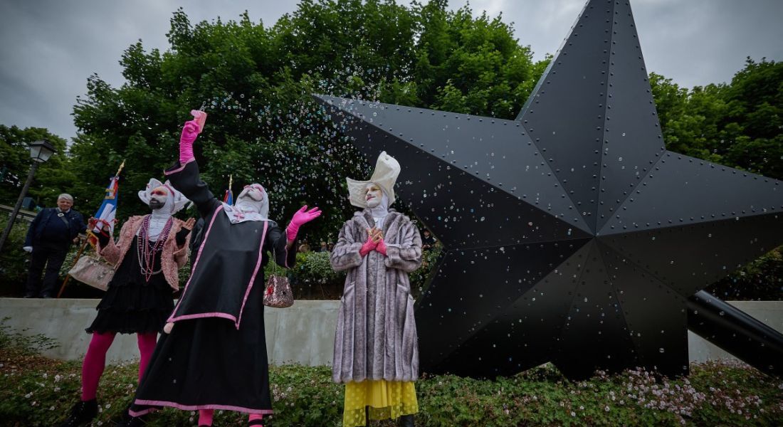 O primeiro memorial francês em homenagem às vítimas homossexuais de deportação e a todas as pessoas LGBTQIA+ perseguidas ao longo da história