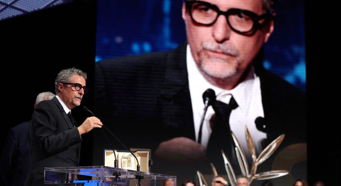 Kleber Mendonça Filho recebe prêmio de Melhor Direção no Festival de Cannes 2025