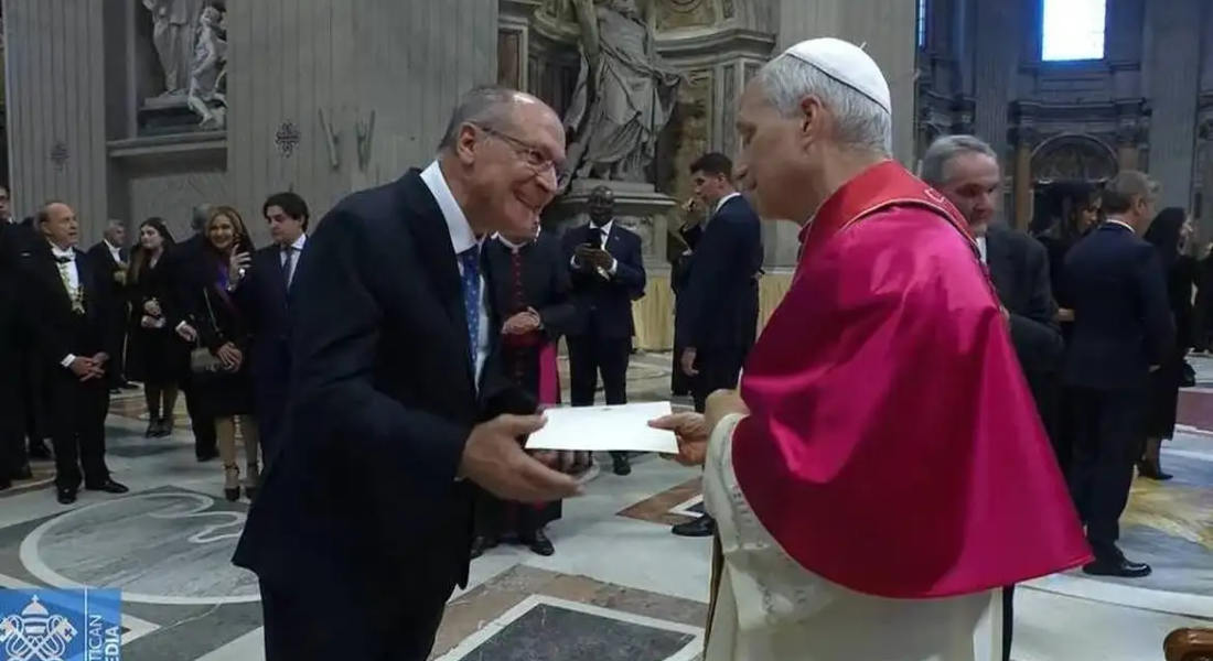 O vice-presidente da República, Geraldo Alckmin, convida Papa Leão XIV para a COP30 no Brasil