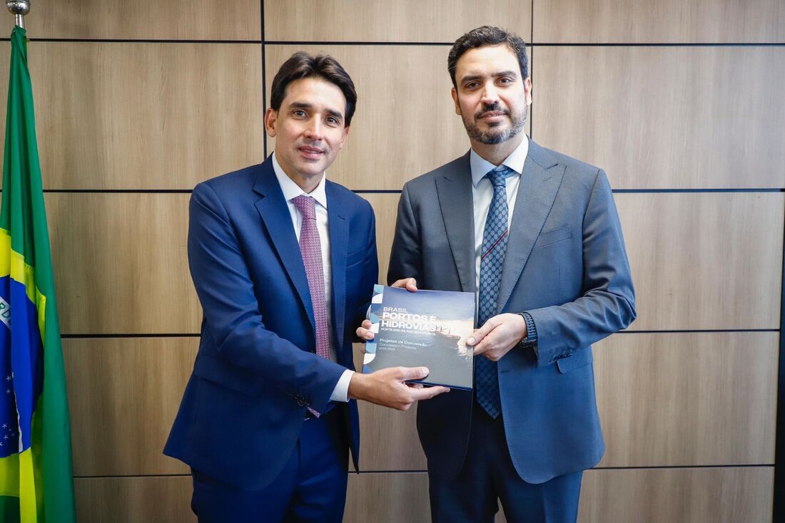 Ministro Silvio Costa Filho e o diretor-presidente de Suape, Armando Monteiro Bisneto