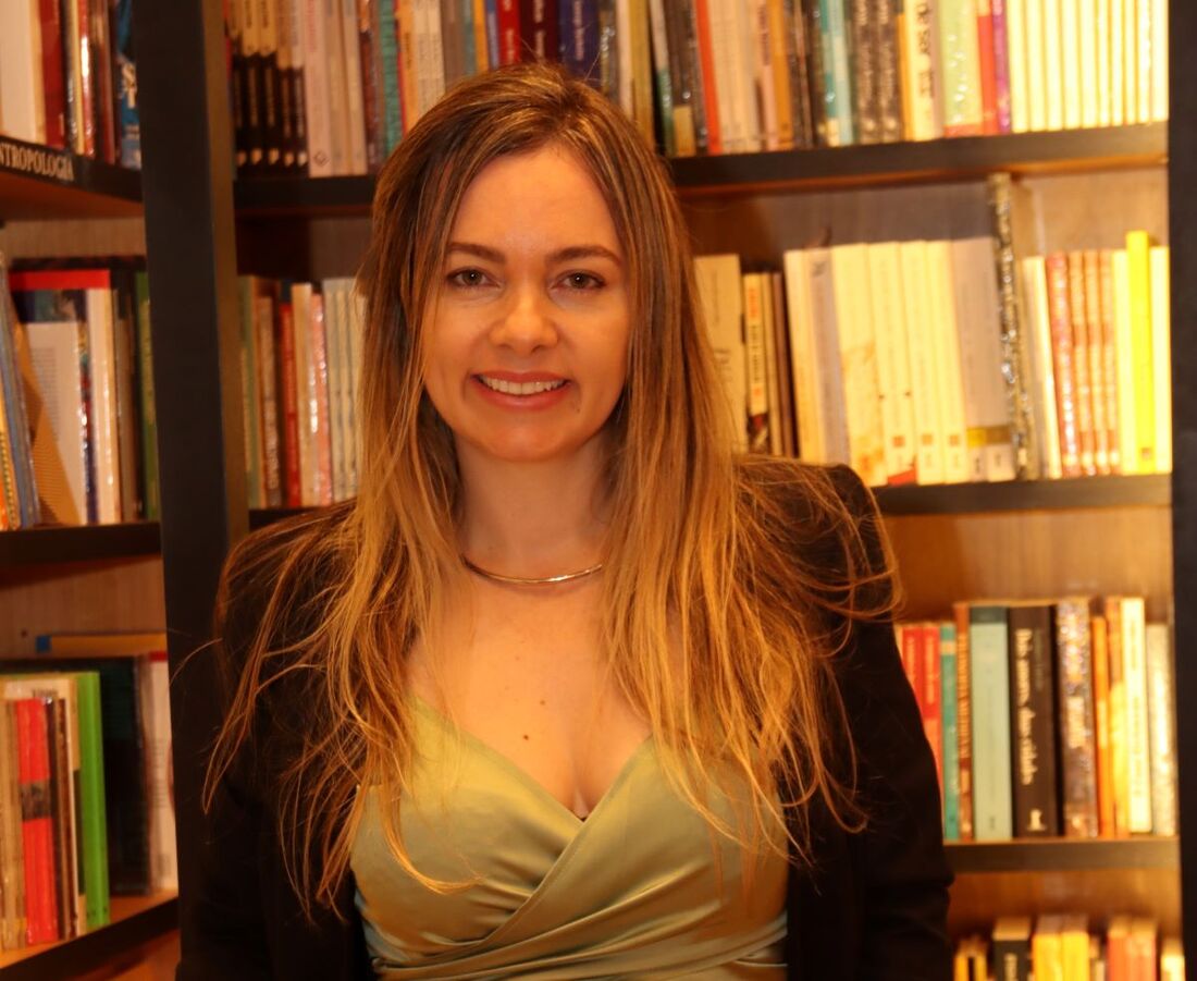 Fabiana Coimbra é publicitária. Atualmente, ocupa o cargo de Diretora de Mídia na Media Brands.