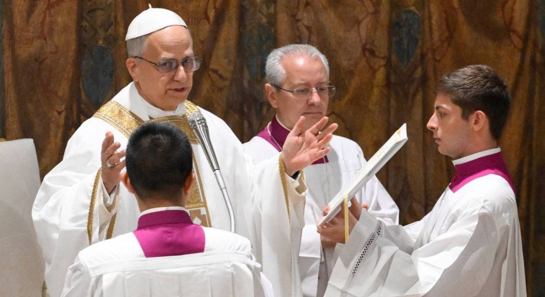 Papa Leão XIV celebra a primeira missa