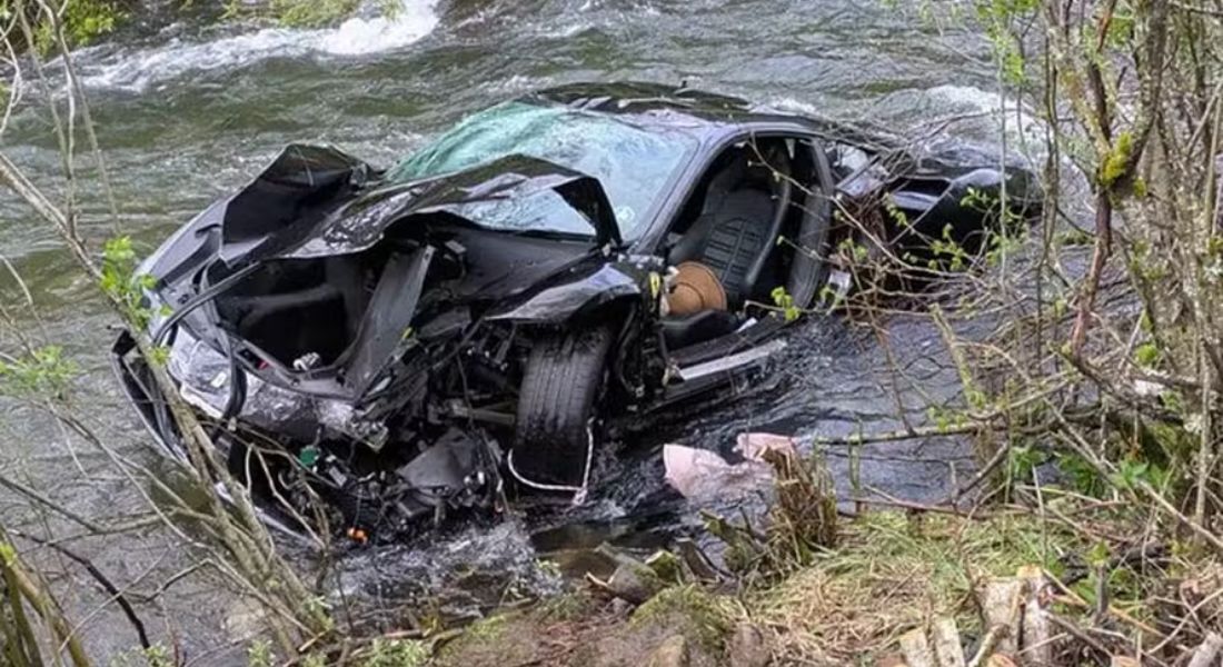 Casal inglês morre após Ferrari de R$ 2,2 milhões sair da estrada a mais de 300 km/h e cair em rio durante rali na Espanha