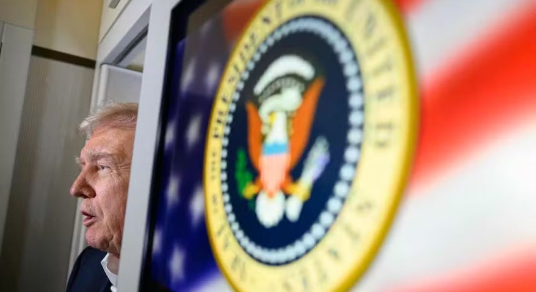 Trump no avião Force One