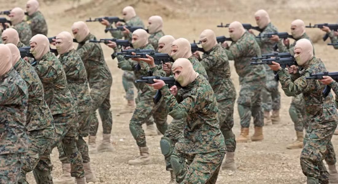 Combatentes do Hezbollah participam de treinamento em área próxima à fronteira entre Líbano e Israel Combatentes do Hezbollah participam de treinamento em área próxima à fronteira entre Líbano e Israel  