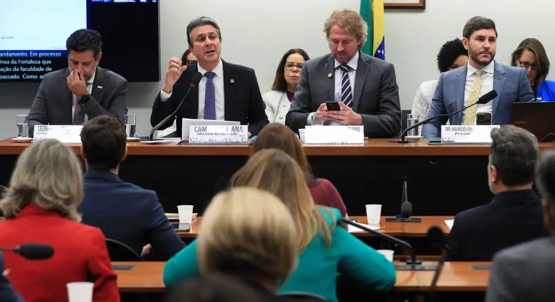 Ministro Camilo Santana deu explicações à Câmara sobre nova regra de ensino a distância