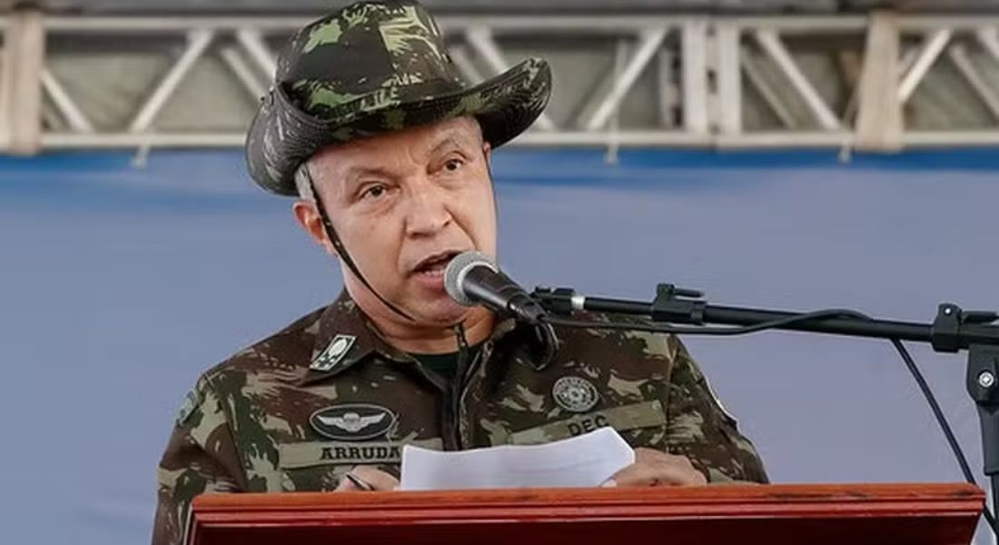 O general Júlio Cesar de Arruda durante cerimônia em 2020
