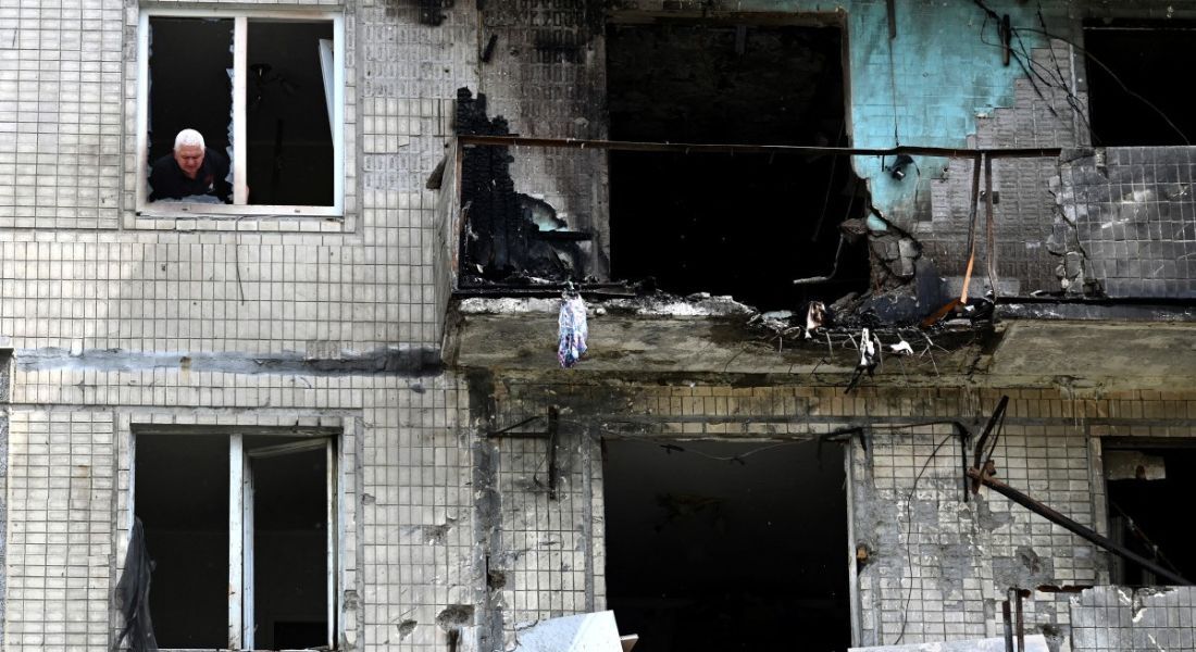 Edifício residencial em Kiev atingido por ataque de drone russo