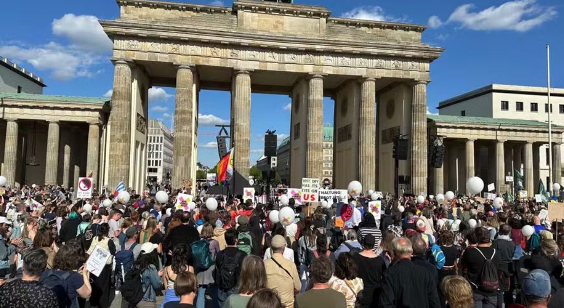 Pessoas se reúnem para protestar contra partido alemão de extrema-direita, AfD