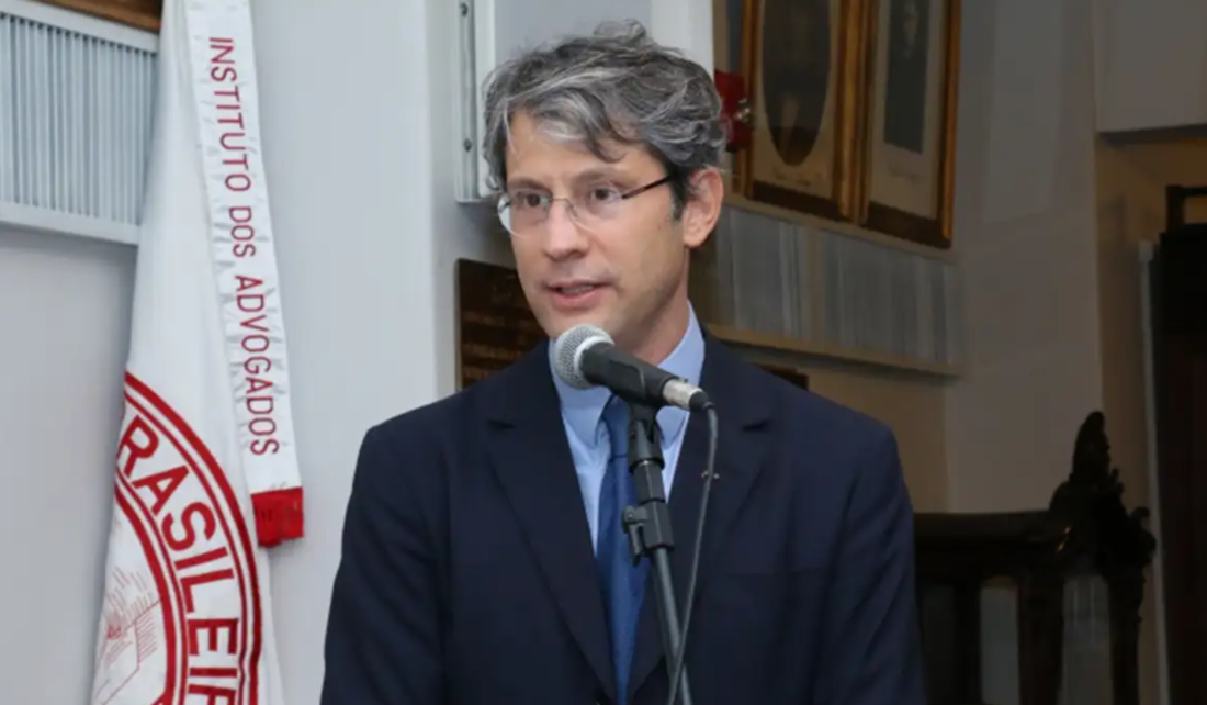 Castro Neves é professor de Direito Civil na Pontifícia Universidade Católica (PUC) e na Fundação Getúlio Vargas (FGV)