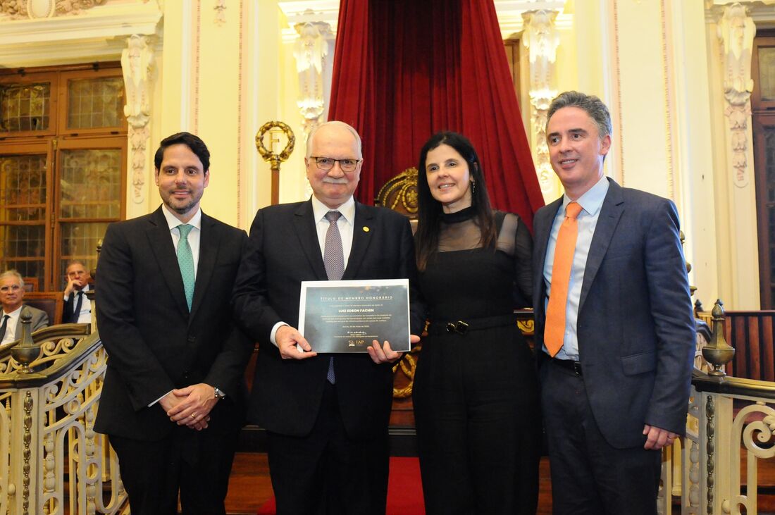 IAP celebra 174 anos com homenagem a Luiz Edson Fachin e entrega de medalhas