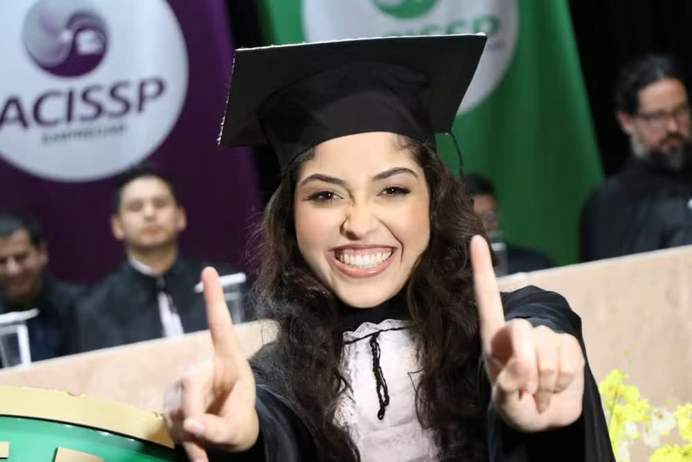 Isadora se formou no Bacharelado Interdisciplinar em Inovação, Ciência e Tecnologia (BICT)