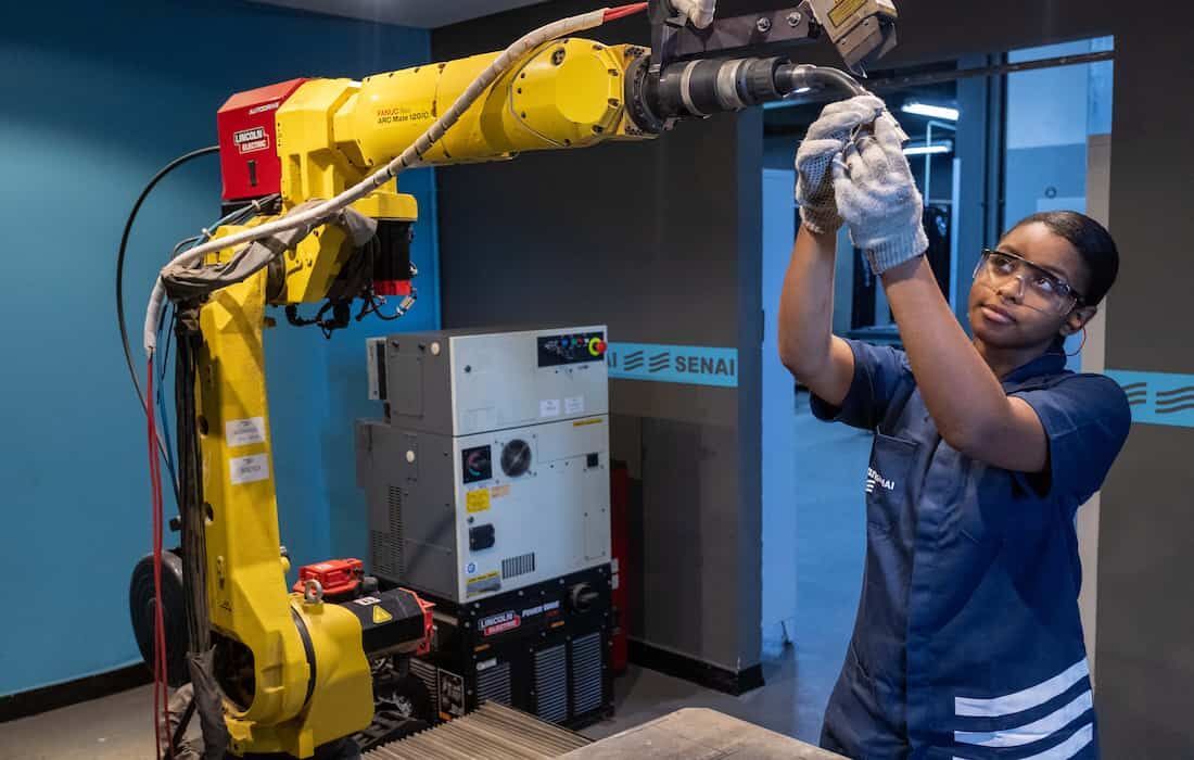 Estudante em curso do Senai