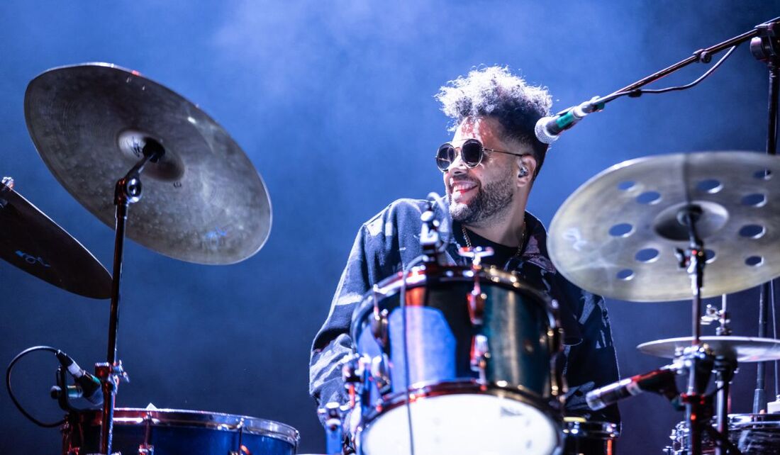 O baterista Kassa Overal fez um show portente no C6 Fest