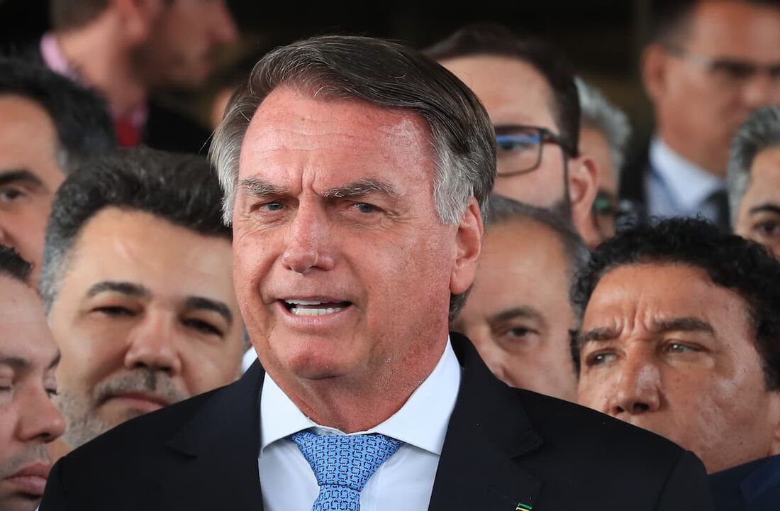 Ex-presidente Jair Bolsonaro durante declaração a imprensa após virar Réu no STF. 