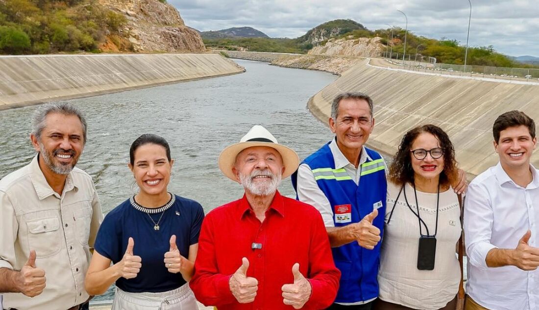 Governador do Ceará, Elmano de Freitas; governadora Raquel Lyra; presidente Lula; ministro Waldez Góes; ministra Luciana Santos; e o prefeito do Recife, João Campos