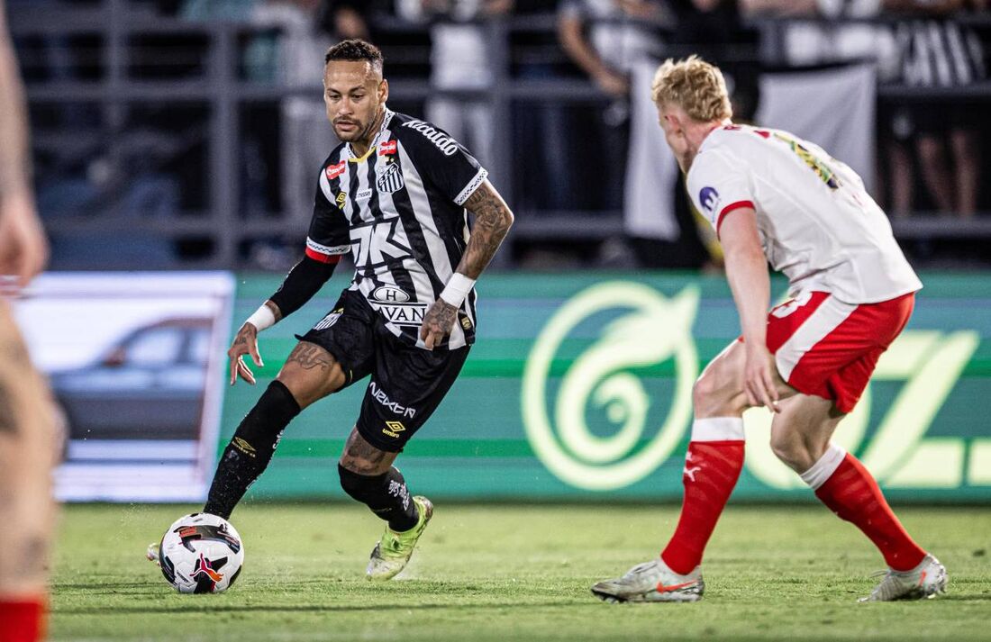 Neymar em ação contra o RB Leipzig