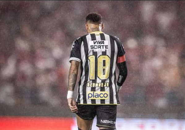 Neymar durante o jogo com o CRB