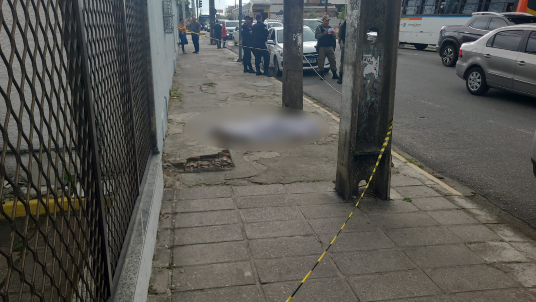 Corpo ainda se encontra no local