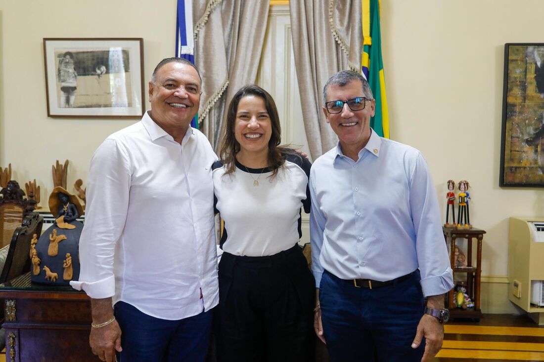 Ex-prefeito de Jucati, Ednaldo Peixoto (à esquerda) saiu do PSB para o PSD de Raquel Lyra. No Republicanos, Clelson Peixoto anunciou apoio à reeleição da governadora