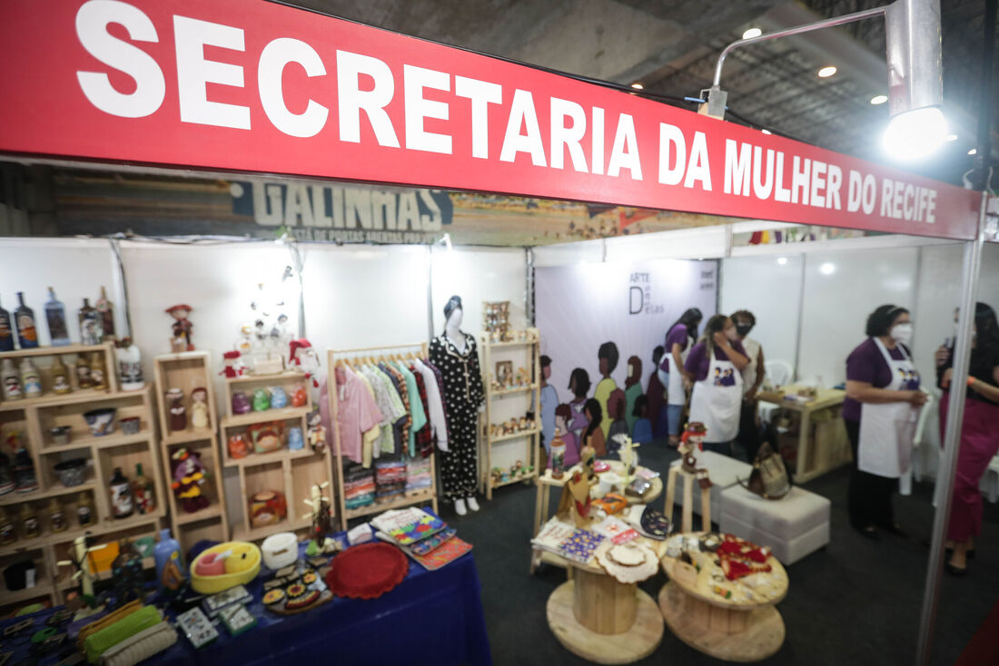 A Secretaria da Mulher promove ação da Rede de Artesãs durante a Fenearte 2025