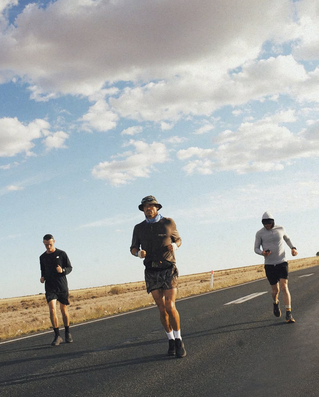 William Coodge, ultramaratonista inglês, atravessou a Austrália de oeste a leste em 35 dias