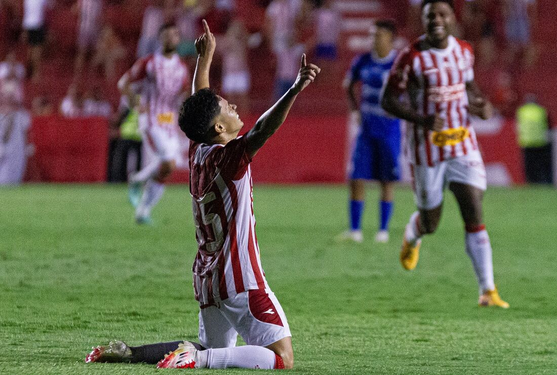 Thalissinho, atacante do Náutico