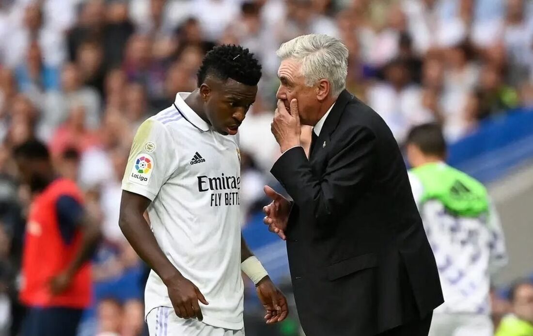 Vini Jr recebe instrução de Ancelotti pelo Real Madrid