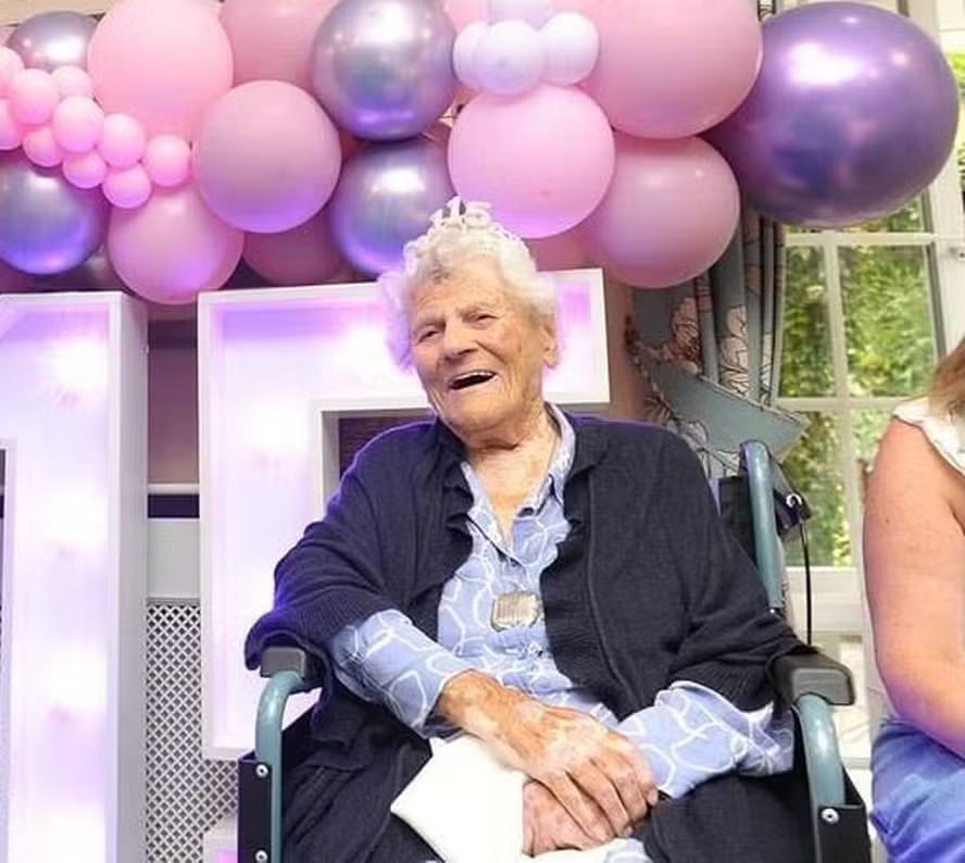 Ethel Caterham, de 115 anos, é a pessoa mais velha do mundo 