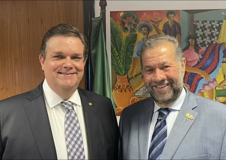 Wolney Queiroz, novo ministro da Previdência, e o ex-ministro Carlos Lupi, presidente do PDT: modo como troca ocorreu deixou incômodo na sigla