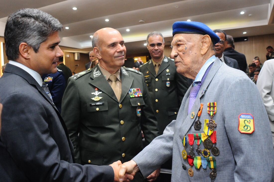 Renato Antunes, General Ribeiro e Capitão Souza