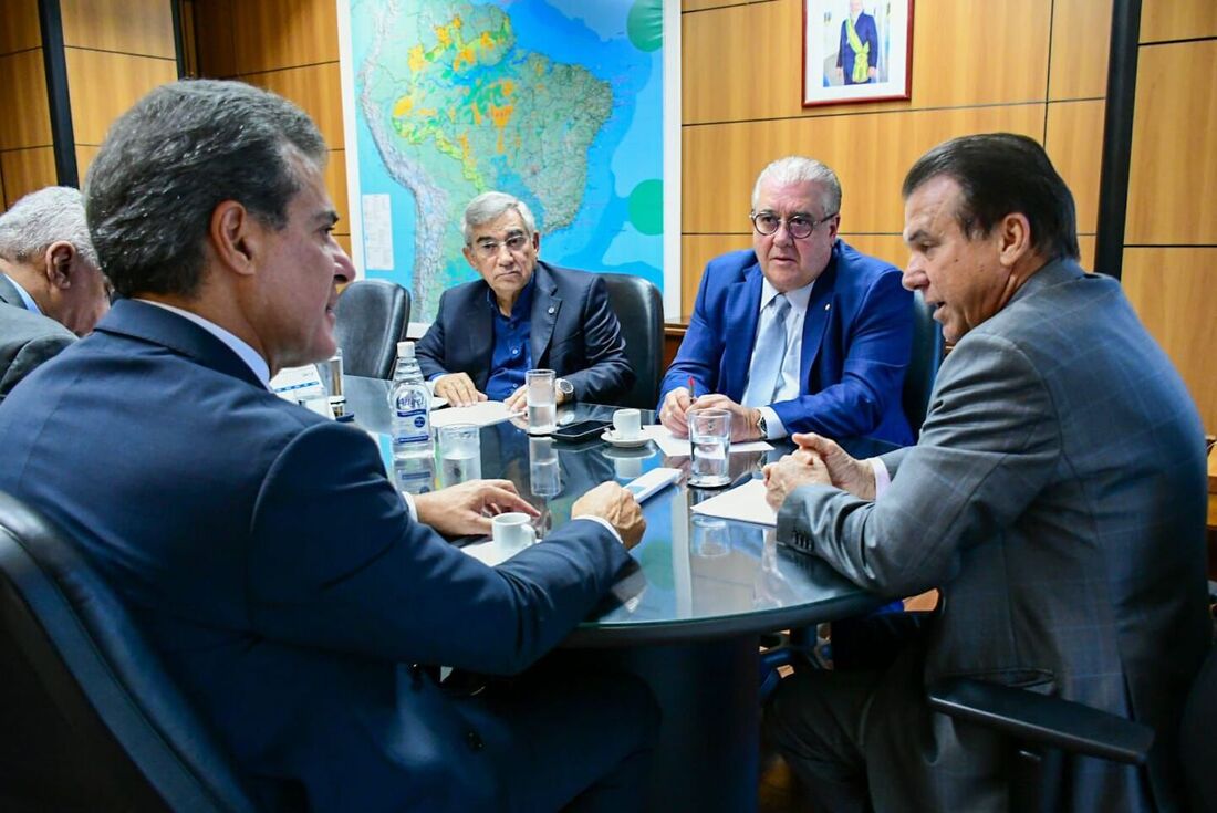 O deputado federal Augusto Coutinho (Republicanos) se reuniu com o ministro do Trabalho, Luiz Marinho (PT), e o novo presidente da Comissão de Indústria, Comércio e Serviços da Câmara, deputado Beto Richa (PSDB)