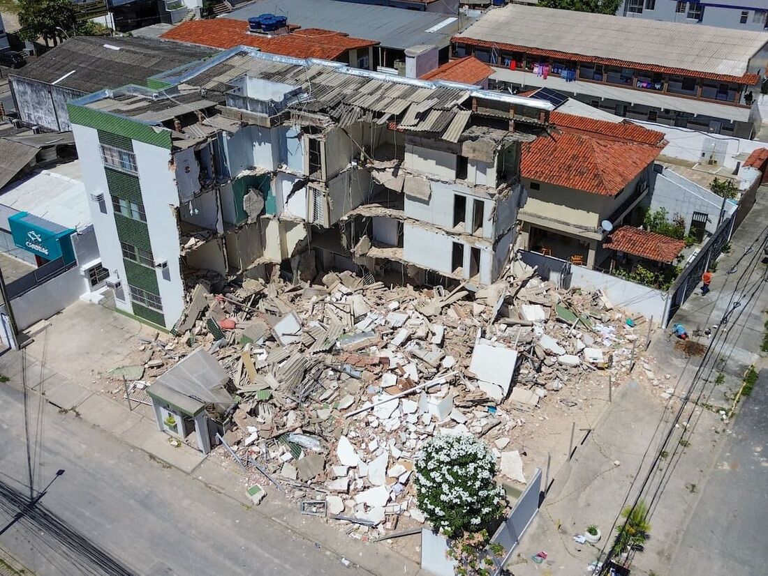 Edifício Kátia Melo desabou na terça-feira (6)