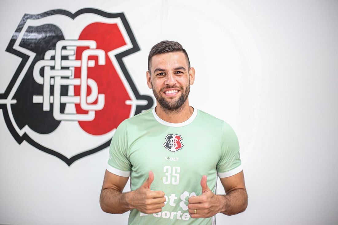 William Alves, zagueiro do Santa Cruz