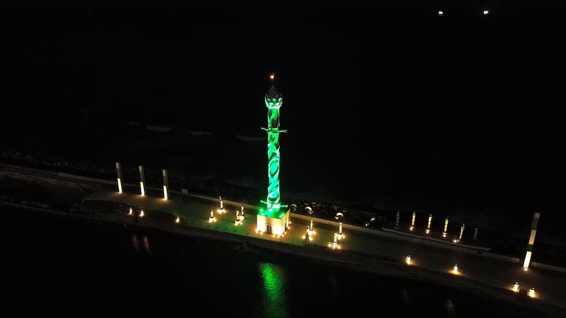 Homenagem feita na iluminação da Torre de Cristal para a Copa do Mundo feminina no Brasil
