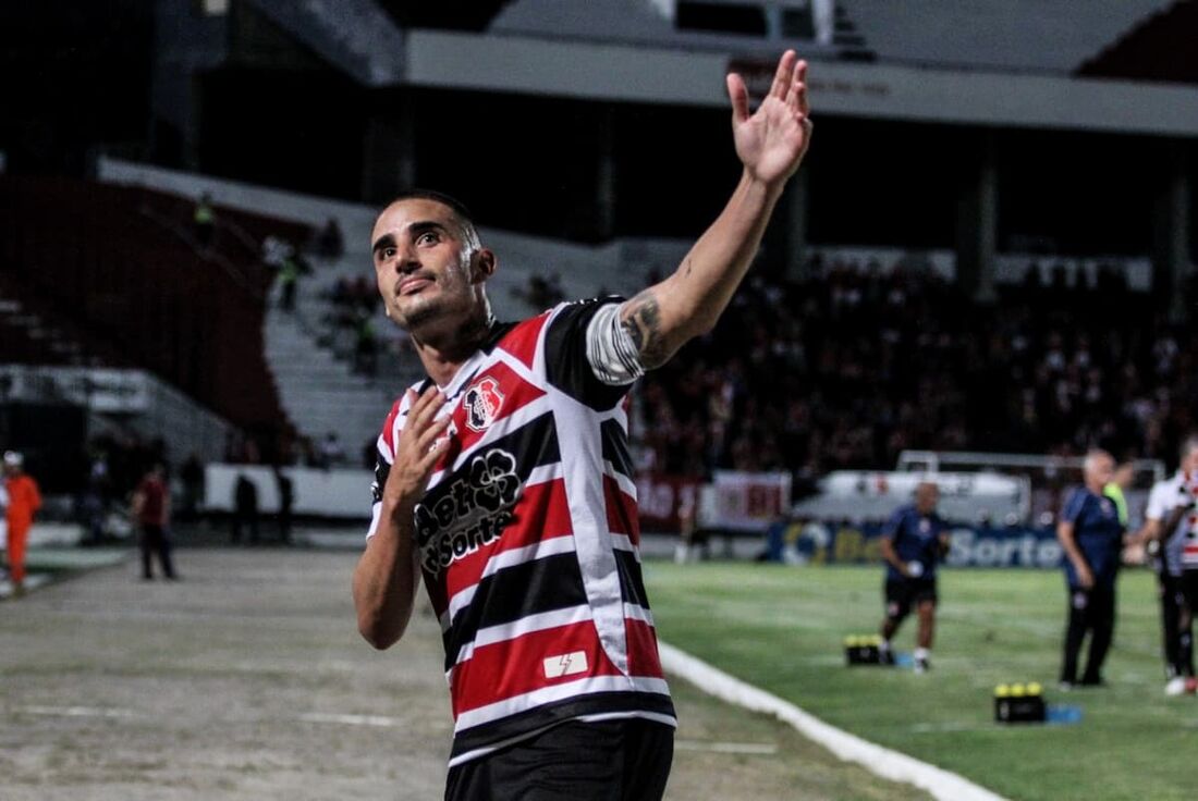 Thiago Galhardo volta ao comando de ataque do Santa Cruz diante do Ferroviário 