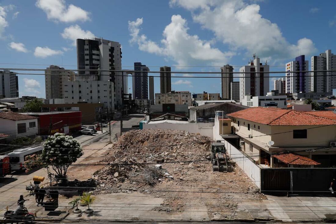 Demolição do Edifício Kátia Melo.