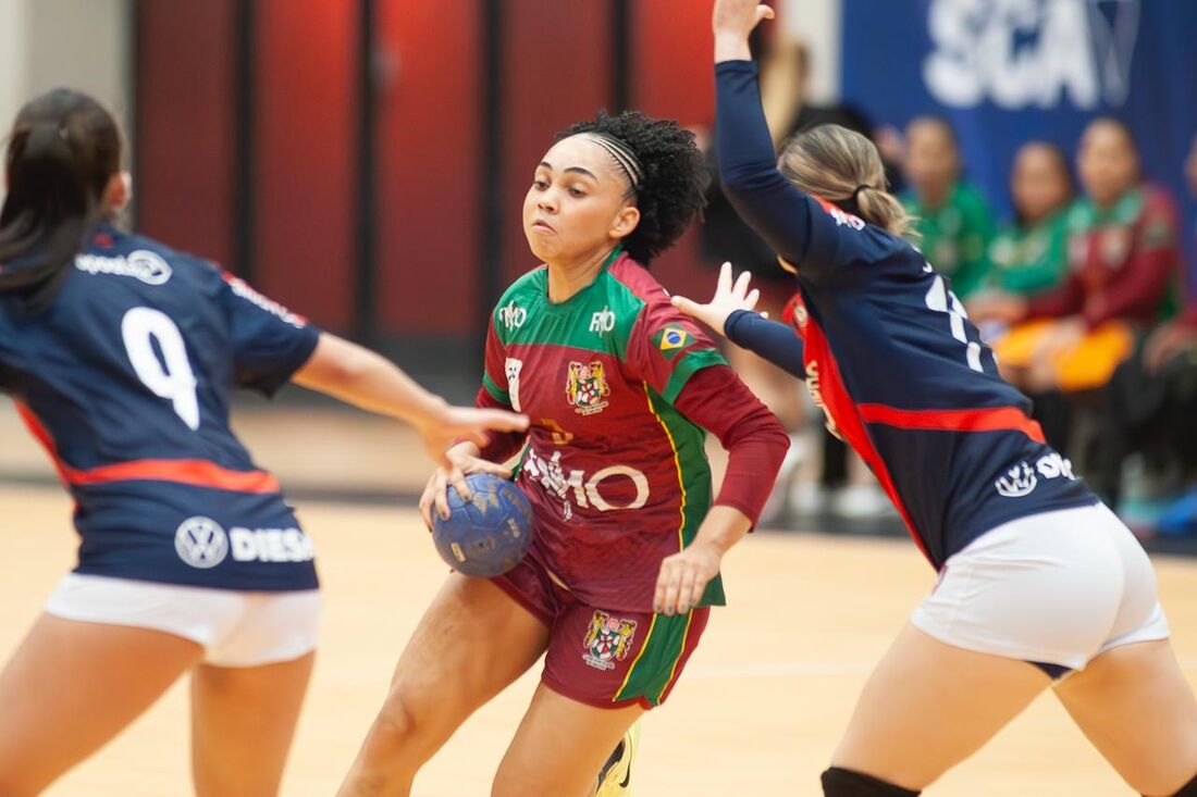 Clube Português largou com vitória na 'Libertadores de Handebol'