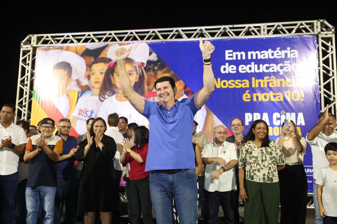 Simão Durando (UB), durante evento de inaugaração de nova escola em Petrolina